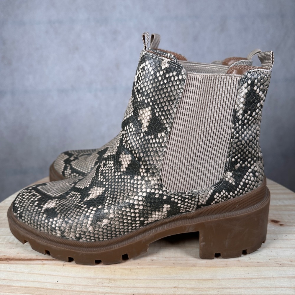 Universal Thread Snakeskin Print Chelsea Boots Women Size 11 Grey Good Lug Sole - Picture 9 of 15